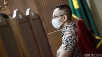Yusrizki menyaksikan keterangan dai saksi ahli tersebut.