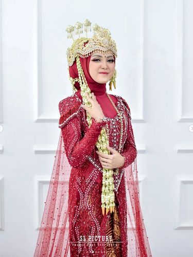 Foto Putri yang mengabadikan momen foto sesudah pernikahan Foto Putri yang mengabadikan momen foto sesudah pernikahan