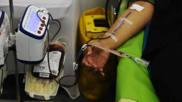 BCA Life dan Palang Merah Indonesia (PMI) menyelenggarakan CSR dalam bentuk kegiatan donor darah di Jakarta, Senin (29/1/2024). Kegiatan ini diikuti sekitar 100 karyawan.