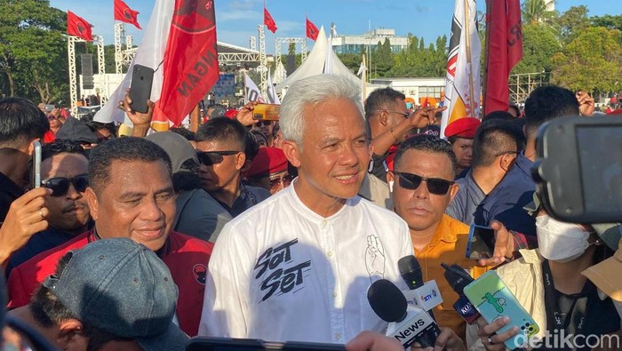 Ganjar di Lapangan Merdeka Ambon, Maluku, Senin (29/1/2024).