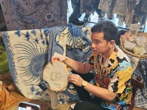 Gibran Membatik 02 di Pekalongan, Dipuji Jago oleh Pembatik