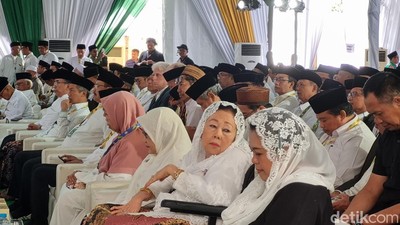 Momen Istri Gus Dur Hadiri Harlah ke-101 NU