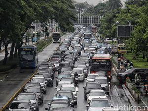 Hujan Sejak Pagi, Kebayoran Lama dan Sudirman Macet