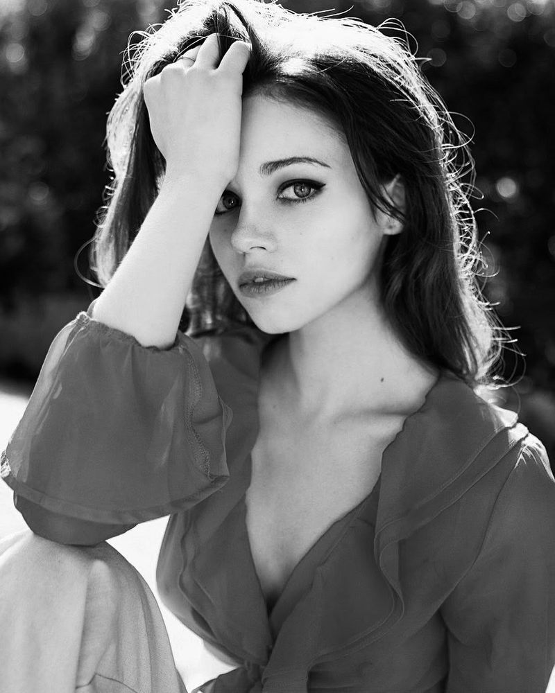 India Eisley menjadi model video klip Cha Eun Woo