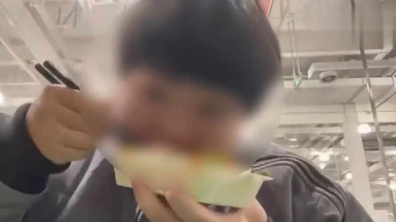 Influencer Tiongkok Ini Dikritik karena Menghabiskan Penguji Makanan di Supermarket