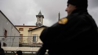 Gereja yang berada di Distrik Sariyer diserang oleh dua pria bertopeng. Serangan itu mengakibatkan seorang warga tewas. AP Photo/Emrah Gurel.  