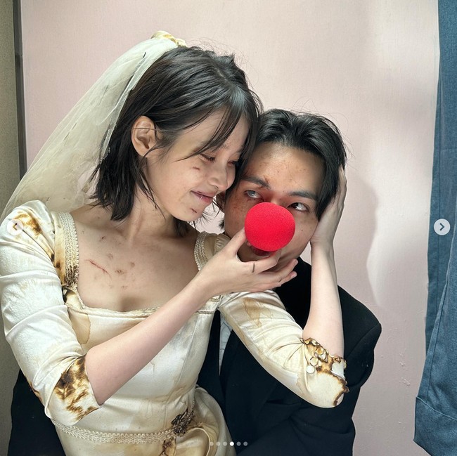 Melihat chemistry mereka, banyak penggemar yang berharap video klip ‘Love Wins All’ digarap ke versi drakor. Dengan V BTS dan IU sebagai pemeran utamanya. Foto: dok. Instagram @dlwlrma