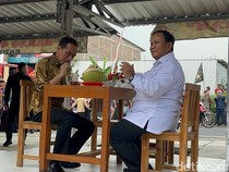 Jokowi dan Prabowo Makan Bakso Bareng di Magelang