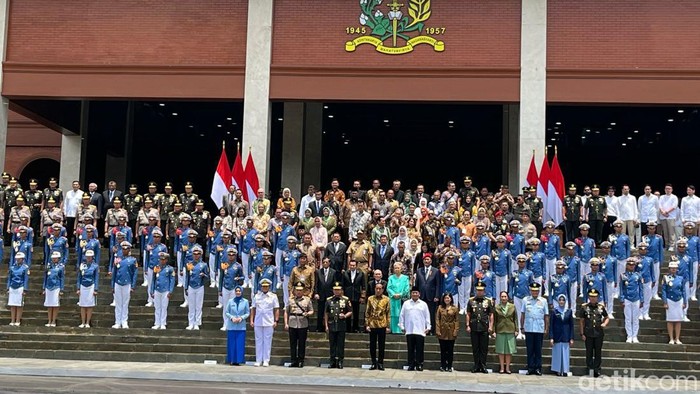 Jokowi resmikan Graha Akmil Magelang, Jawa Tengah.