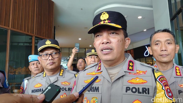 Kapolda Banten Irjen Abdul Karim menyatakan anggotanya siap mengamankan setiap tahapan Pemilu 2024, termasuk mengawal distribusi surat suara hingga TPS. (M Iqbal/detikcom)
