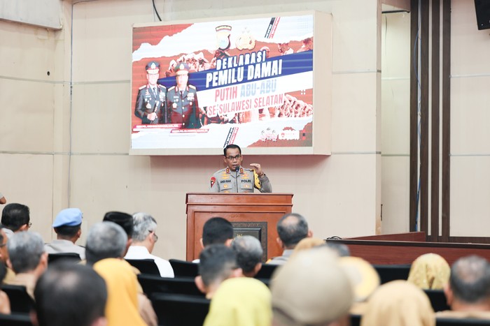 Kapolda Sulsel Andi Rian