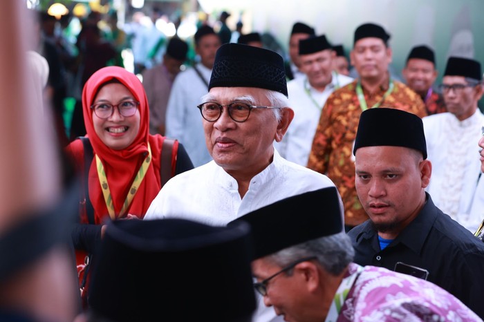 KH Ahmad Mustofa Bisri (Gus Mus) dalam acara  Pembukaan Konferensi Besar (Konbes) Nahdlatul Ulama dan Halaqah Nasional Strategi Peradaban Nahdlatul Ulama di Pondok Pesantren Al-Munawwir Krapyak, Yogyakarta, Senin (29/1/2024).