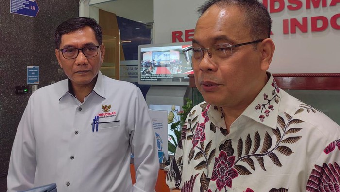 Kiri: Anggota Ombudsman Johanes Widijantoro. Kanan: Anggota Bidang Pengelolaan Kawasan dan Investasi BP Batam Sudirman Saad