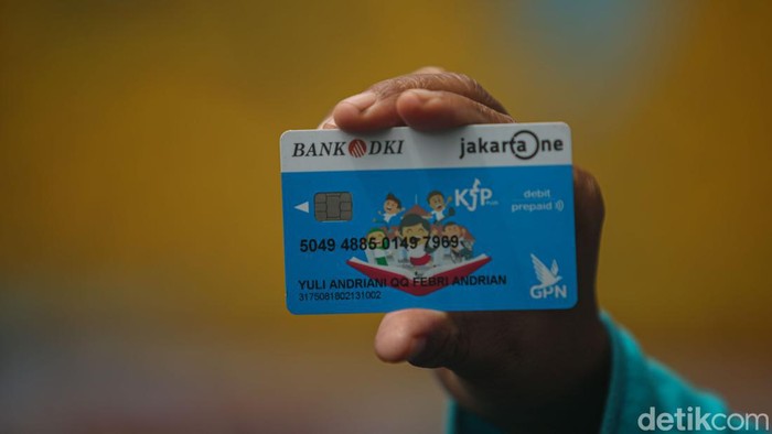 KJP Plus Cair, Warga Langsung Serbu Sembako Murah