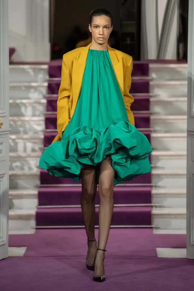 Inilah koleksi Valentino Spring 2024 Couture setelah dua tahun terakhir tidak mengadakan pertunjukan karena Covid-19. Foto: Dok. Valentino.