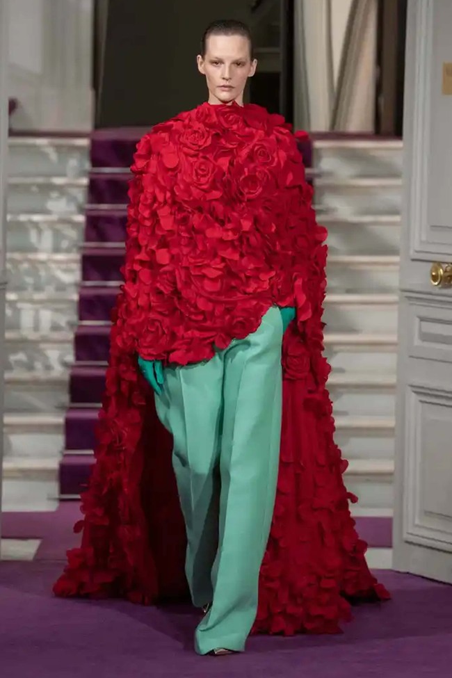 Inilah koleksi Valentino Spring 2024 Couture setelah dua tahun terakhir tidak mengadakan pertunjukan karena Covid-19. Foto: Dok. Valentino.