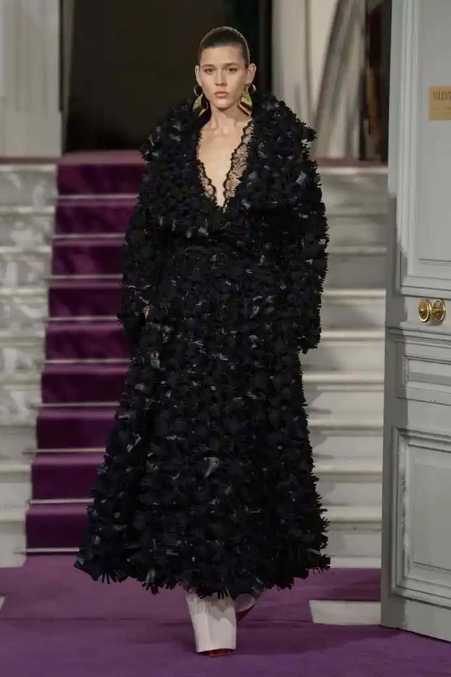 Inilah koleksi Valentino Spring 2024 Couture setelah dua tahun terakhir tidak mengadakan pertunjukan karena Covid-19. Foto: Dok. Valentino.