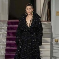 Inilah koleksi Valentino Spring 2024 Couture setelah dua tahun terakhir tidak mengadakan pertunjukan karena Covid-19. Foto: Dok. Valentino.