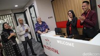 Pembukaan kembali customer care walk-in turut dihadiri juga Wakil Presiden Direktur Prudential Indonesia Tony Benitez.