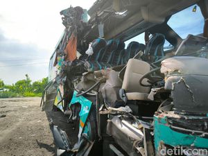 Olah TKP Kecelakaan Maut Bus Peziarah di Gresik, Sopir Bakal Dites Urine
