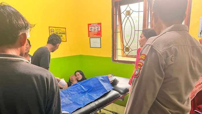Korban saat dibawa ke puskesmas di Sungai Selan, Bangka Tengah.