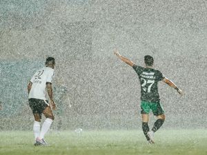Pelatih PSS Sleman Sambat Kualitas Lapangan SSA: Bola Tak Bergulir Baik