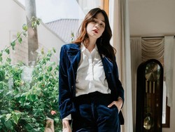 7 Gaya Formal a la Laura Basuki, Stylish dengan Blazer dan Jas