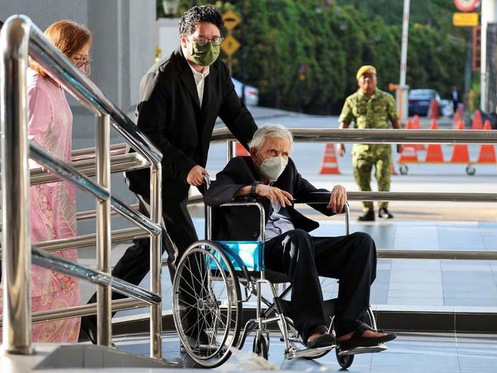 Malaysias former finance minister Daim Zainuddin arrives at the Kuala Lumpur court complex in Kuala Lumpur, Malaysia January 29, 2024. REUTERS/Hasnoor Hussain Acquire Licensing Rights