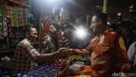 Massa Simpatisan Kerubuti Anies Baswedan di Glodok Pancoran
