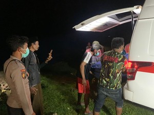 2 Jenazah ABK KM Putra Sumber Mas Ditemukan di Kangean Dimakamkan
