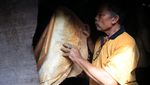 Melihat Pengasapan Kulit Kambing di Aceh