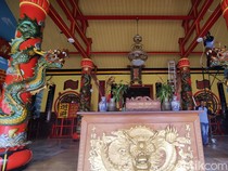 Persiapan Klenteng Eng  An Kiong Kota Malang Sambut Imlek