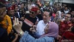 Momen Tom Lembong Diserbu Emak-emak