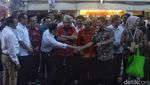 Momen Tom Lembong Diserbu Emak-emak