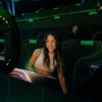 Aku pikir ini hanya diberlakukan untuk orang yang curang. Pemain wanita yang bagus mudah ditemukn dan tidak pernah mengeluh hal ini, Kamu curang yang ingin menggunakan kamu wanita sebagai alasan untuk membelokkan masalah, kata netizen. Foto: Instagram Nadia Amine