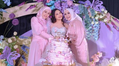7 Momen Akrab Okie & Adelia, Mantan dan Istri Pasha yang Jarang Tersorot