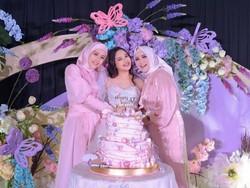 7 Momen Akrab Okie & Adelia, Mantan dan Istri Pasha yang Jarang Tersorot