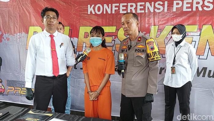 Tersangka Orderan Fiktif saat Press Release di Mapolres Kendal