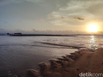 Jangan Berenang di Pantai Nyanyi, Cukup Nikmati Indahnya Sunset
