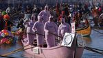 Parade Air Penuh Warna Meriahkan Karnaval di Venesia