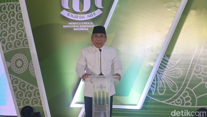 Ketua Umum Pengurus Besar Nahdatul Ulama (PBNU), KH. Yahya Cholil Staquf saat memberikan sambutan di pembukaan konferensi besar Nahdatul Ulama tahun 2024 dan Halaqah Nasional Strategi Peradaban Nahdatul Ulama, Pondok Pesantren Al-Munawwir, Krapyak, Sewon, Bantul, Senin (29/1/2024).