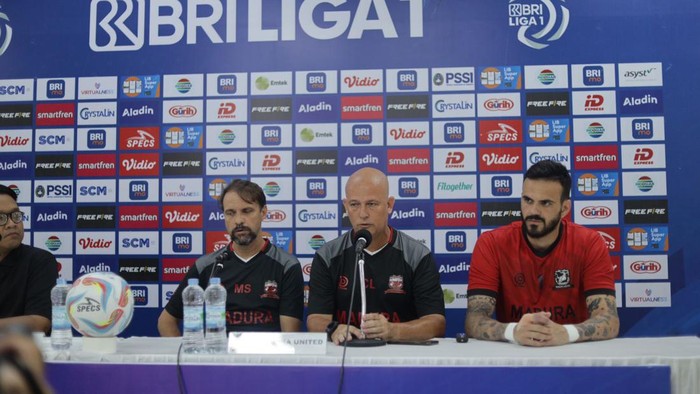 Pelatih Madura United Mauricio Souza