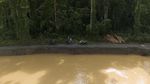 Penampakan Jalan Penghubung 3 Desa di Pulau Bacan Amblas