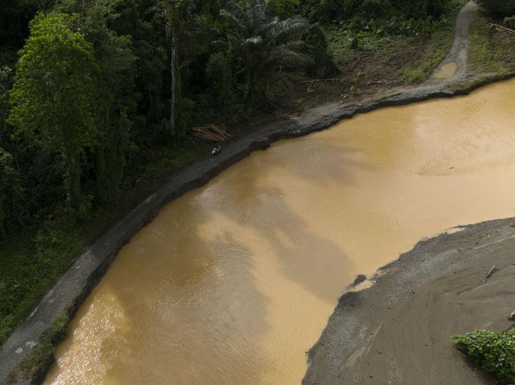 Penampakan Jalan Penghubung 3 Desa di Pulau Bacan Amblas