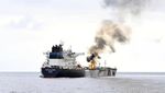 Penampakan Kapal Tanker Terbakar Usai Dihantam Rudal Houthi di Teluk Aden