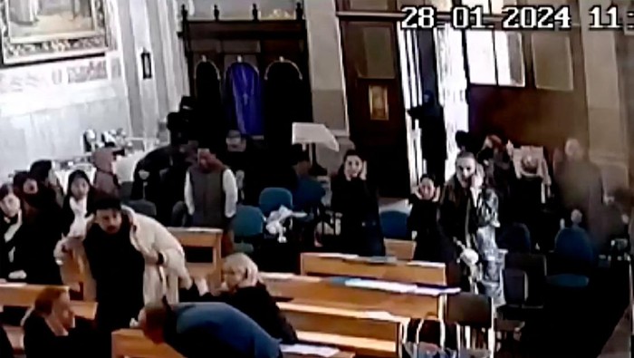Penembakan Gereja di Turki Pepole react during a deadly attack by two masked gunmen at the Italian Santa Maria Catholic Church in Istanbul, Turkey January 28, 2024, in this screenshot taken from CCTV video obtained by REUTERS THIS IMAGE HAS BEEN SUPPLIED BY A THIRD PARTY. NO RESALES. NO ARCHIVES.