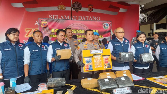 Polisi menggagalkan peredaran ganja 25 Kg di Bandung Raya