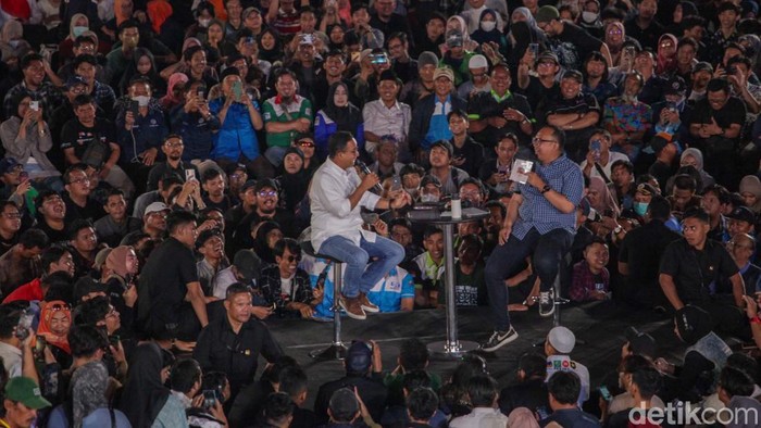 Potret Buruh-Ojol Padati Desak Anies di JIExpo Desak&Slepet AMIN digelar di JIExpo Kemayoran, Jakarta. Warga memadati acara yang dihadiri capres Anies Baswedan.