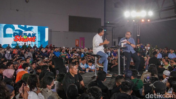 Desak&Slepet AMIN digelar di JIExpo Kemayoran, Jakarta. Warga memadati acara yang dihadiri capres Anies Baswedan.