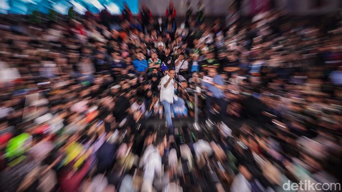 Desak&Slepet AMIN digelar di JIExpo Kemayoran, Jakarta. Warga memadati acara yang dihadiri capres Anies Baswedan.